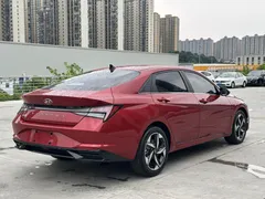 2022 Hyundai Elantra 1.5L CVT LUX Premium, красный — фото 6
