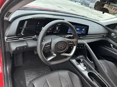 2022 Hyundai Elantra 1.5L CVT LUX Premium, красный — фото 10