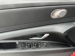 2022 Hyundai Elantra 1.5L CVT LUX Premium, красный — фото 11