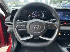 2022 Hyundai Elantra 1.5L CVT LUX Premium, красный — фото 12
