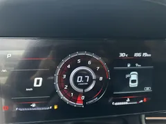 2022 Hyundai Elantra 1.5L CVT LUX Premium, красный — фото 13