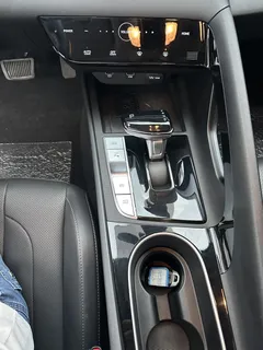 2022 Hyundai Elantra 1.5L CVT LUX Premium, красный — фото 16