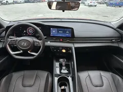 2022 Hyundai Elantra 1.5L CVT LUX Premium, красный — фото 18