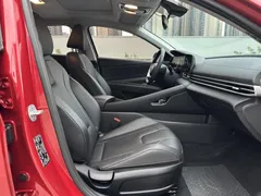 2022 Hyundai Elantra 1.5L CVT LUX Premium, красный — фото 21