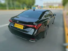 2022 Toyota Avalon 2.0L XLE Premium, чёрный — фото 2