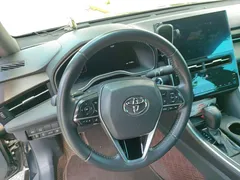 2022 Toyota Avalon 2.0L XLE Premium, чёрный — фото 7