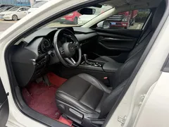 2022 Mazda Mazda3 2.0L AT, белый — фото 7