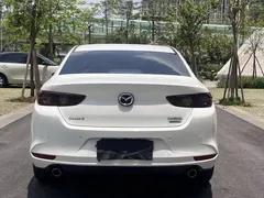 2021 Mazda Mazda3 2.0L AT, белый — фото 2
