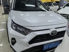 2022 Toyota RAV4 2.0L CVT 4WD Fashion Plus, белый — фото 2