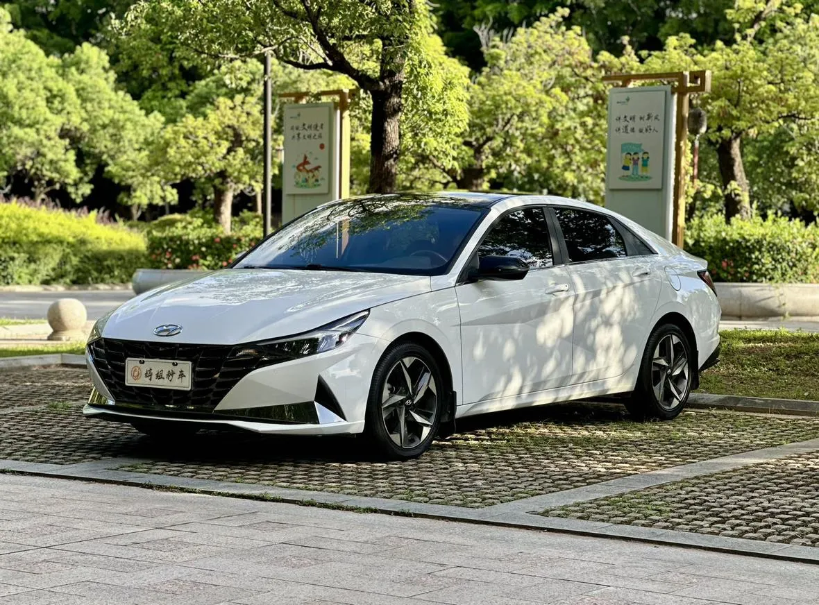 2022 Hyundai Elantra 1.5L CVT LUX Premium