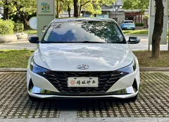 2022 Hyundai Elantra 1.5L CVT LUX Premium, белый — фото 2