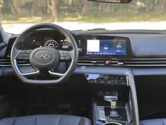2022 Hyundai Elantra 1.5L CVT LUX Premium, белый — фото 7