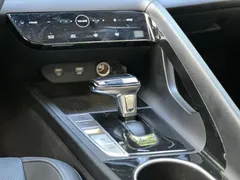 2022 Hyundai Elantra 1.5L CVT LUX Premium, белый — фото 8