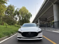 2022 Mazda Mazda3 2.0L AT, белый — фото 2