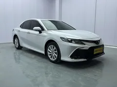 2021 Toyota Camry 2.0G Luxury, белый — фото 3