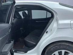 2021 Toyota Camry 2.0G Luxury, белый — фото 13