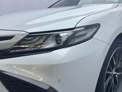 2021 Toyota Camry 2.0G Luxury, белый — фото 18