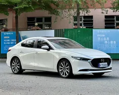 2022 Mazda Mazda3 2.0L AT, белый — фото 3