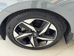 2022 Hyundai Elantra 1.5L CVT LUX Premium — фото 3