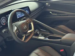 2022 Hyundai Elantra 1.5L CVT LUX Premium — фото 7