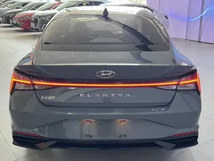 2022 Hyundai Elantra 1.5L CVT LUX Premium — фото 18