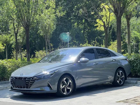 2022 Hyundai Elantra 1.5L CVT LUX Premium