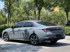2022 Hyundai Elantra 1.5L CVT LUX Premium — фото 5