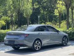 2022 Hyundai Elantra 1.5L CVT LUX Premium — фото 7