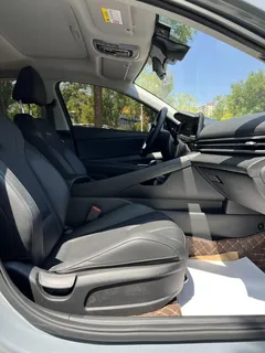 2022 Hyundai Elantra 1.5L CVT LUX Premium — фото 9