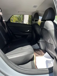 2022 Hyundai Elantra 1.5L CVT LUX Premium — фото 10