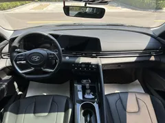 2022 Hyundai Elantra 1.5L CVT LUX Premium — фото 12