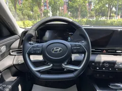 2022 Hyundai Elantra 1.5L CVT LUX Premium — фото 13