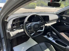 2022 Hyundai Elantra 1.5L CVT LUX Premium — фото 22