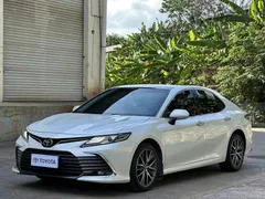 2021 Toyota Camry 2.5G Luxury, белый — фото 1