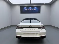 2022 Hyundai Elantra 1.5L CVT LUX Premium, белый — фото 5
