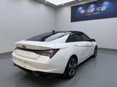 2022 Hyundai Elantra 1.5L CVT LUX Premium, белый — фото 6