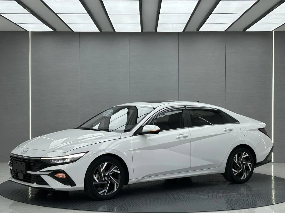 2021 Hyundai Elantra 1.5L CVT LUX Premium