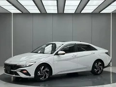 2021 Hyundai Elantra 1.5L CVT LUX Premium, белый — фото 1