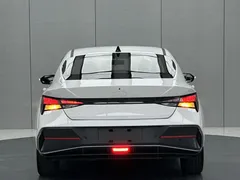 2021 Hyundai Elantra 1.5L CVT LUX Premium, белый — фото 4
