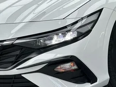 2021 Hyundai Elantra 1.5L CVT LUX Premium, белый — фото 7
