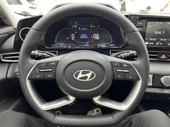 2021 Hyundai Elantra 1.5L CVT LUX Premium, белый — фото 13