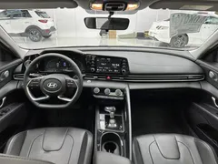 2021 Hyundai Elantra 1.5L CVT LUX Premium, белый — фото 16