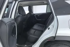 2023 Toyota RAV4 2.0L CVT 2WD Fashion Plus, белый — фото 13
