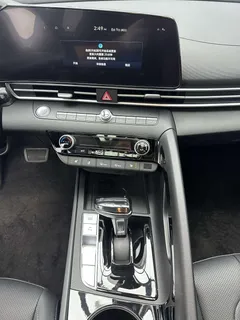 2023 Hyundai Elantra 1.5L CVT LUX Premium, синий — фото 15