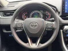 2022 Toyota RAV4 2.0L CVT 2WD Fashion, белый — фото 11