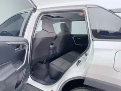 2022 Toyota RAV4 2.0L CVT 2WD Fashion, белый — фото 13