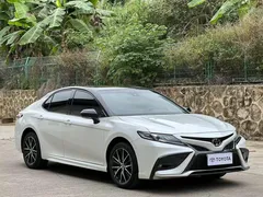 2023 Toyota Camry 2.0GVP Leading, белый — фото 3