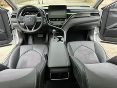 2023 Toyota Camry 2.0GVP Leading, белый — фото 4