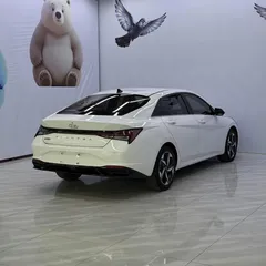 2022 Hyundai Elantra 1.5L CVT LUX Premium, белый — фото 4