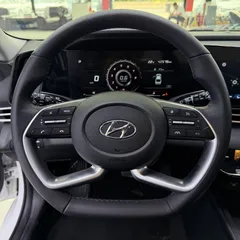 2022 Hyundai Elantra 1.5L CVT LUX Premium, белый — фото 11